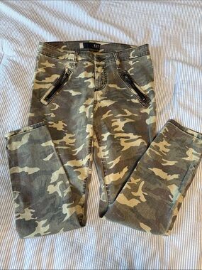 Kut from the Kloth Women’s Skinny Camo Jeans in Green and Tan